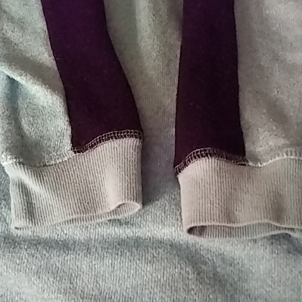 Sweater - Picture 6 of 6